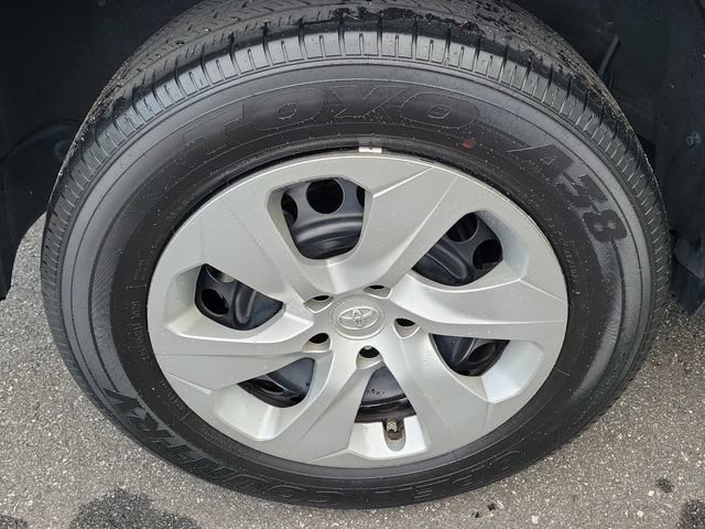 Used 2023 Toyota RAV4 LE FWD image 5