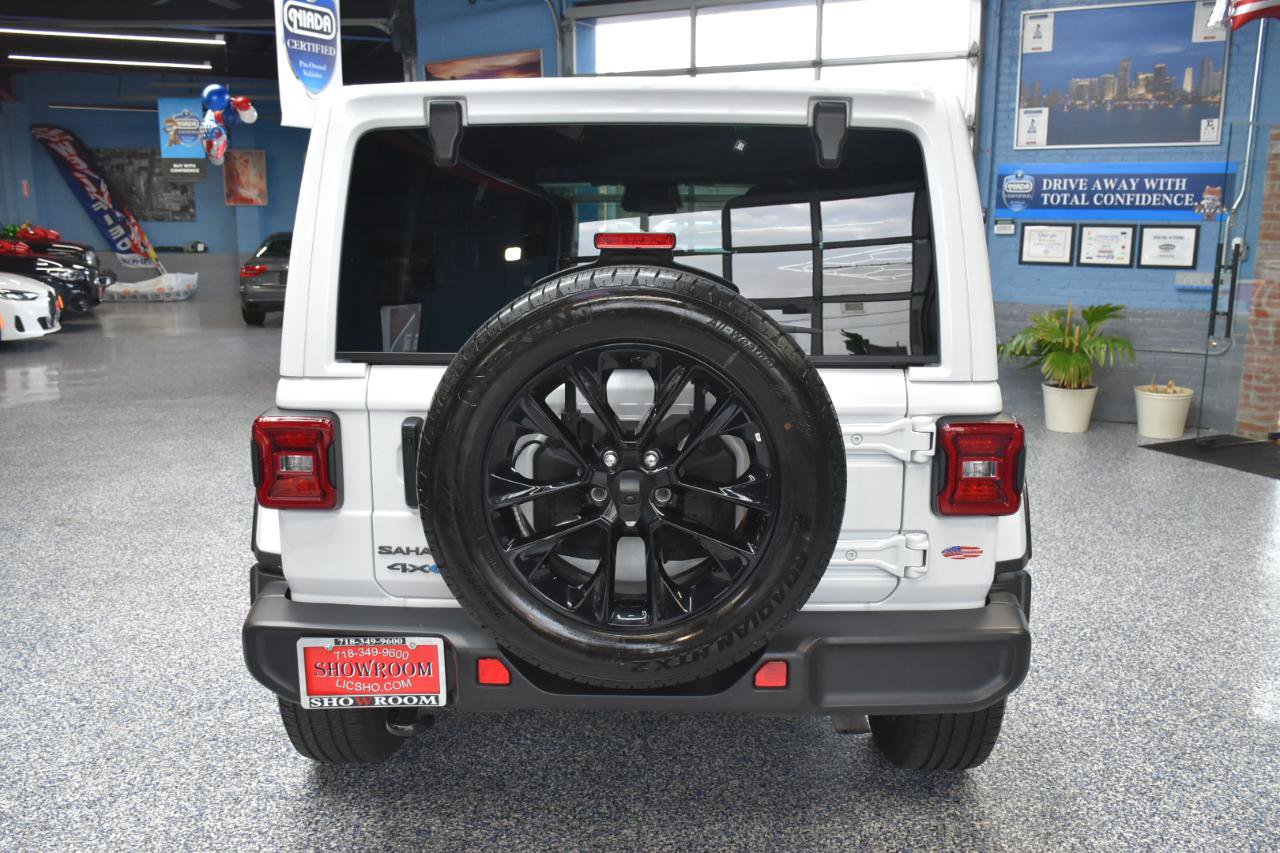 Used 2025 Jeep Wrangler Sahara image 5