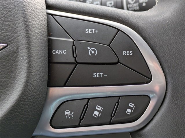 Certified 2024 Chrysler Pacifica Select image 32