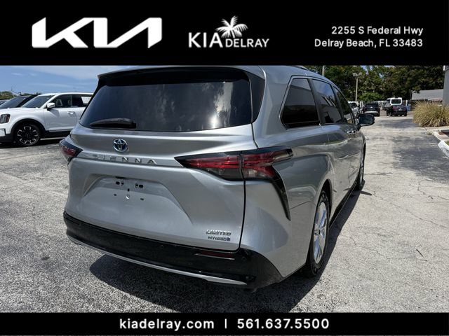 Used 2021 Toyota Sienna Limited FWD image 3
