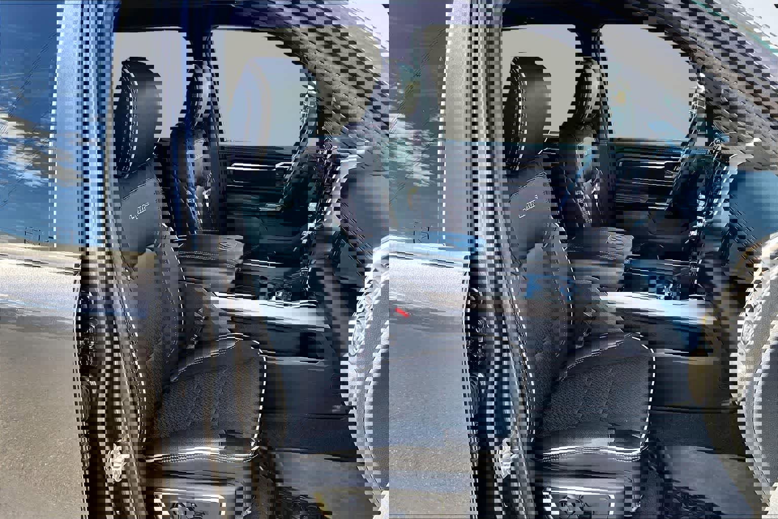 Used 2024 RAM 1500 Laramie image 14