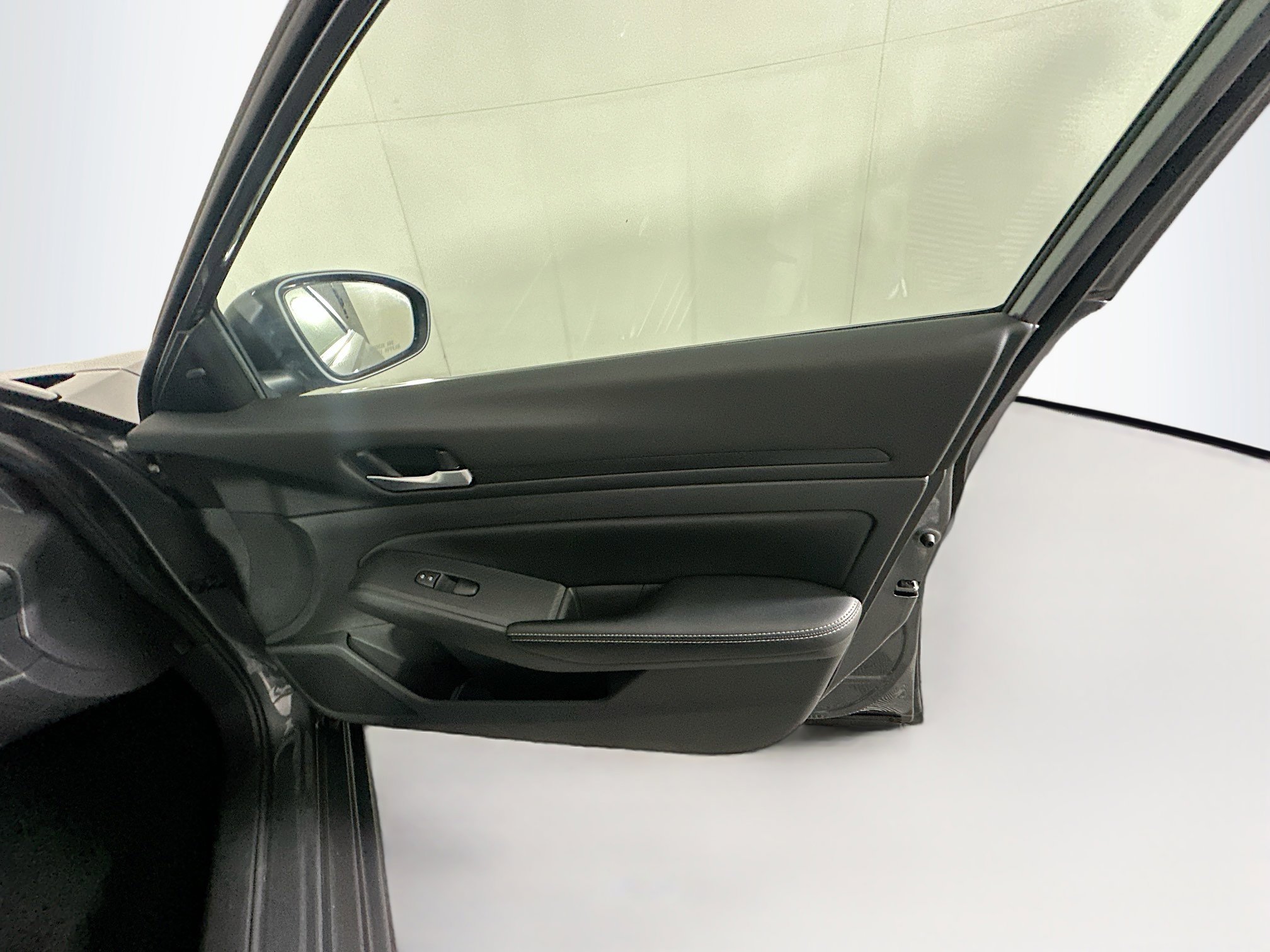 Used 2025 Nissan Altima 2.5 SV image 30