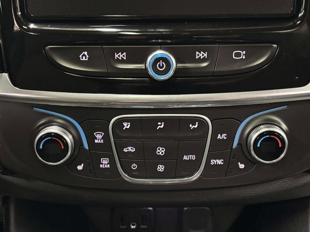 Used 2018 Chevrolet Traverse LT w/ LPO, Floor Liner Package image 34