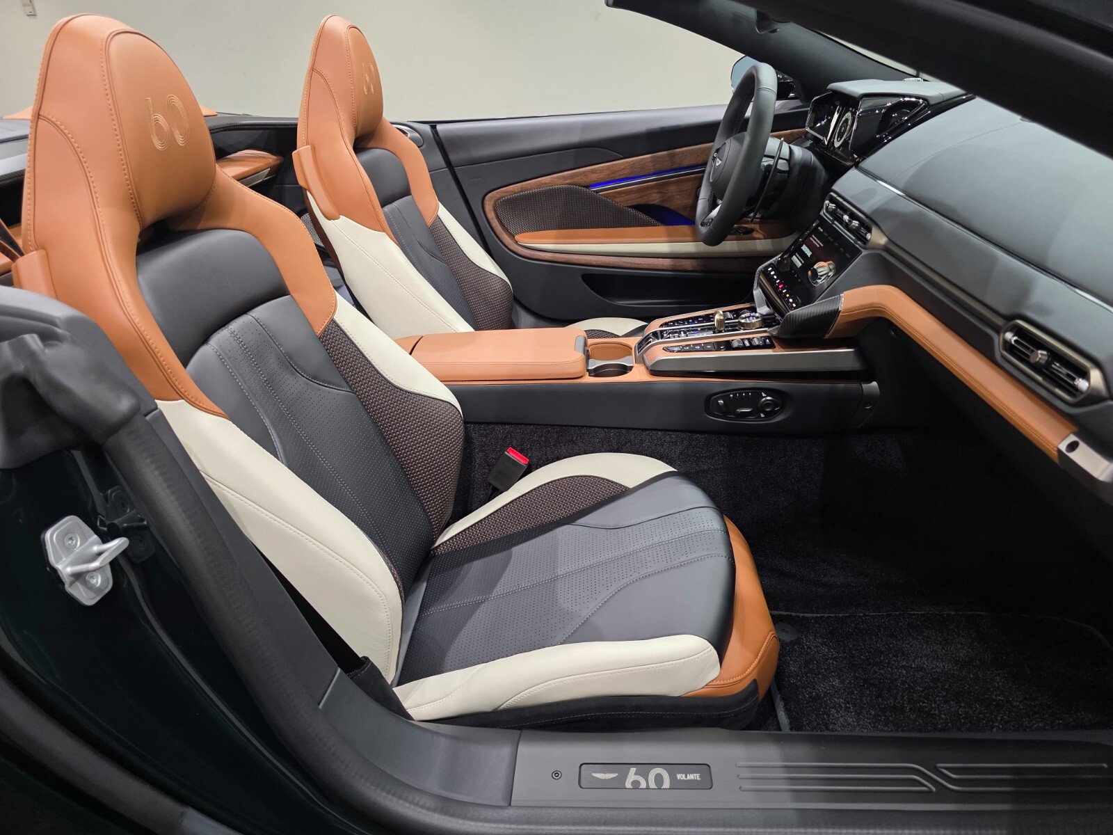 Used 2026 Aston Martin Vanquish 60th Anniversary Edition RWD image 25