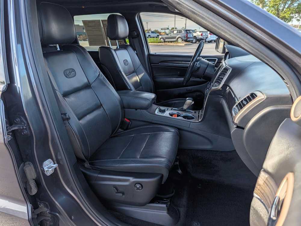 Used 2017 Jeep Grand Cherokee Overland AWD/4WD image 24