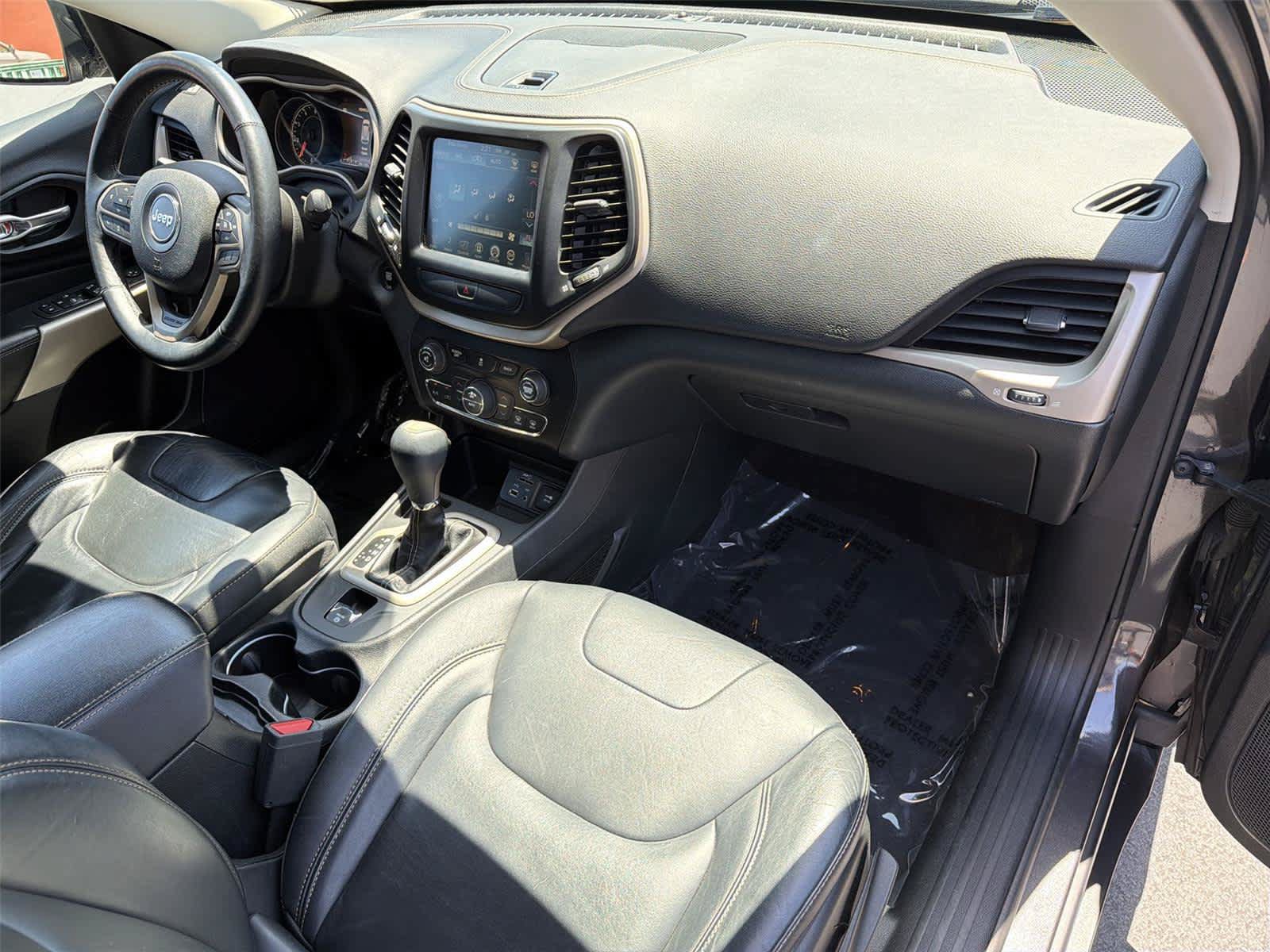 Used 2017 Jeep Cherokee Limited FWD image 13