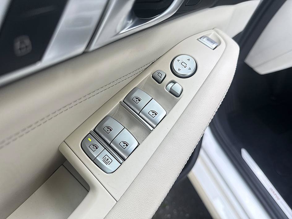 Used 2023 BMW X7 xDrive40i w/ Premium Package AWD/4WD image 16