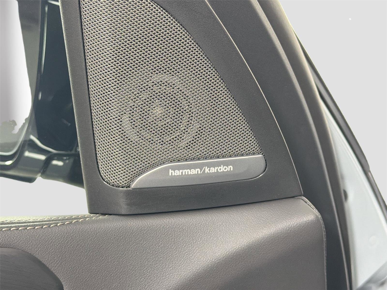 New 2026 BMW X5 M60i image 18