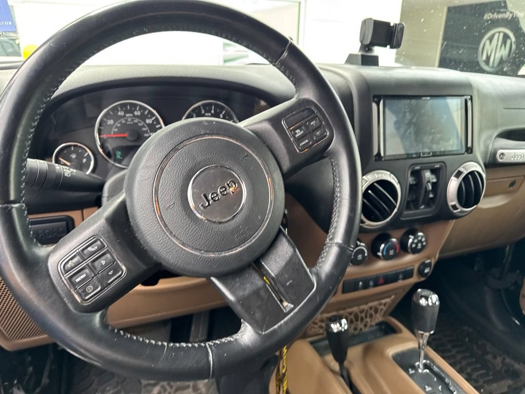 Used 2017 Jeep Wrangler Unlimited Rubicon w/ Connectivity Group AWD/4WD image 4