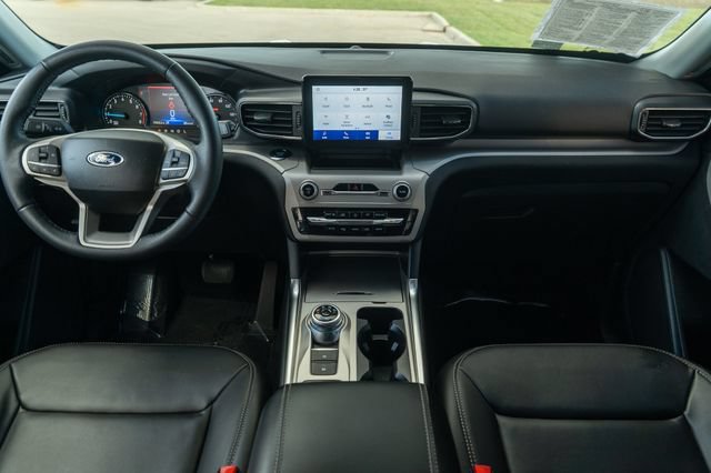 Used 2023 Ford Explorer XLT w/ Equipment Group 202A RWD image 14