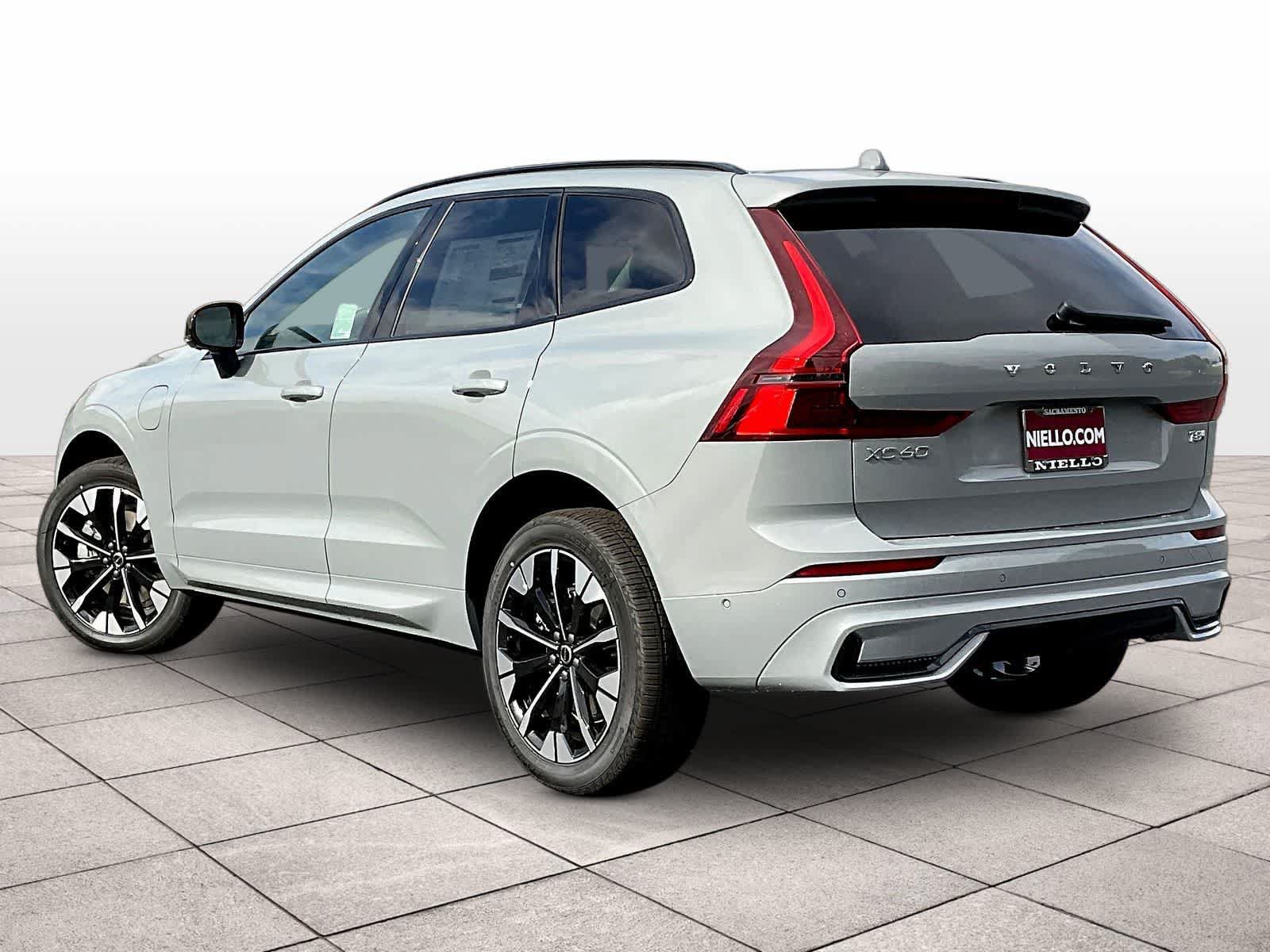 New 2026 Volvo XC60 T8 Plus w/ Climate Package PRO AWD/4WD image 3