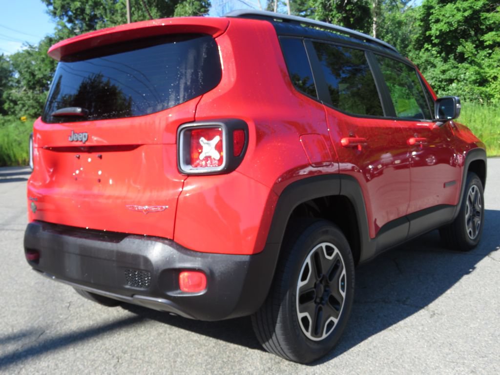 Used 2015 Jeep Renegade Trailhawk w/ Popular Equipment Group AWD/4WD image 5
