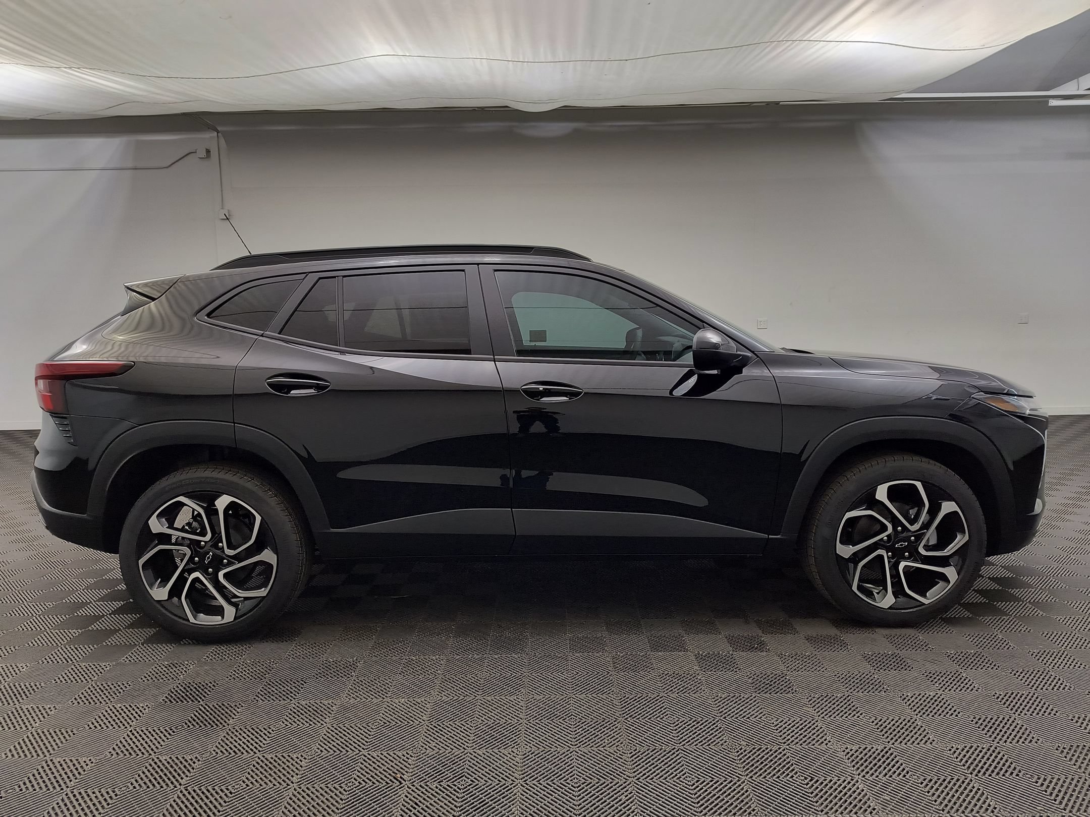 New 2026 Chevrolet Trax RS w/ Sunroof Package FWD image 8