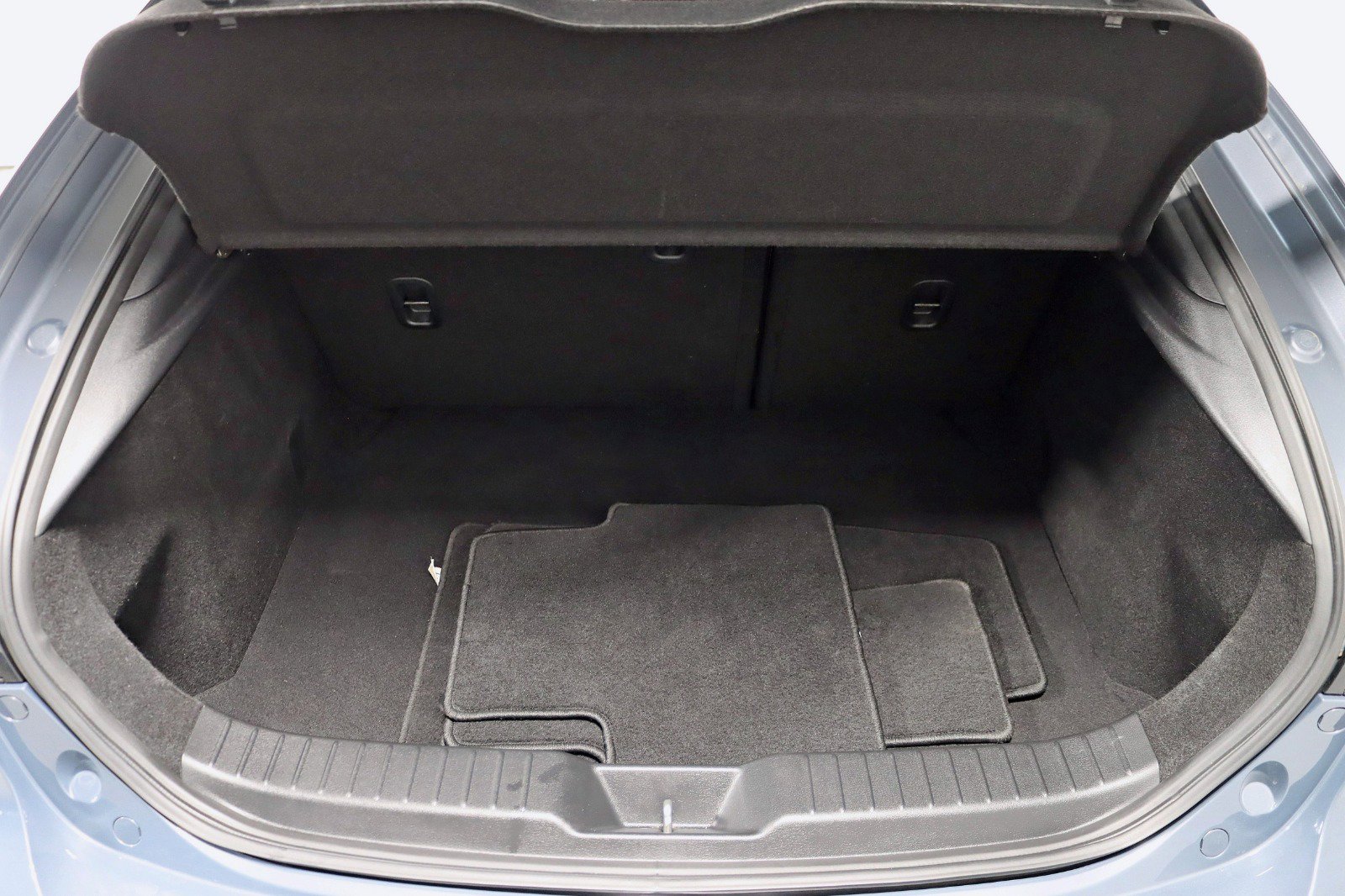 Used 2021 MAZDA MAZDA3 Hatchback w/Premium Plus Pkg image 39