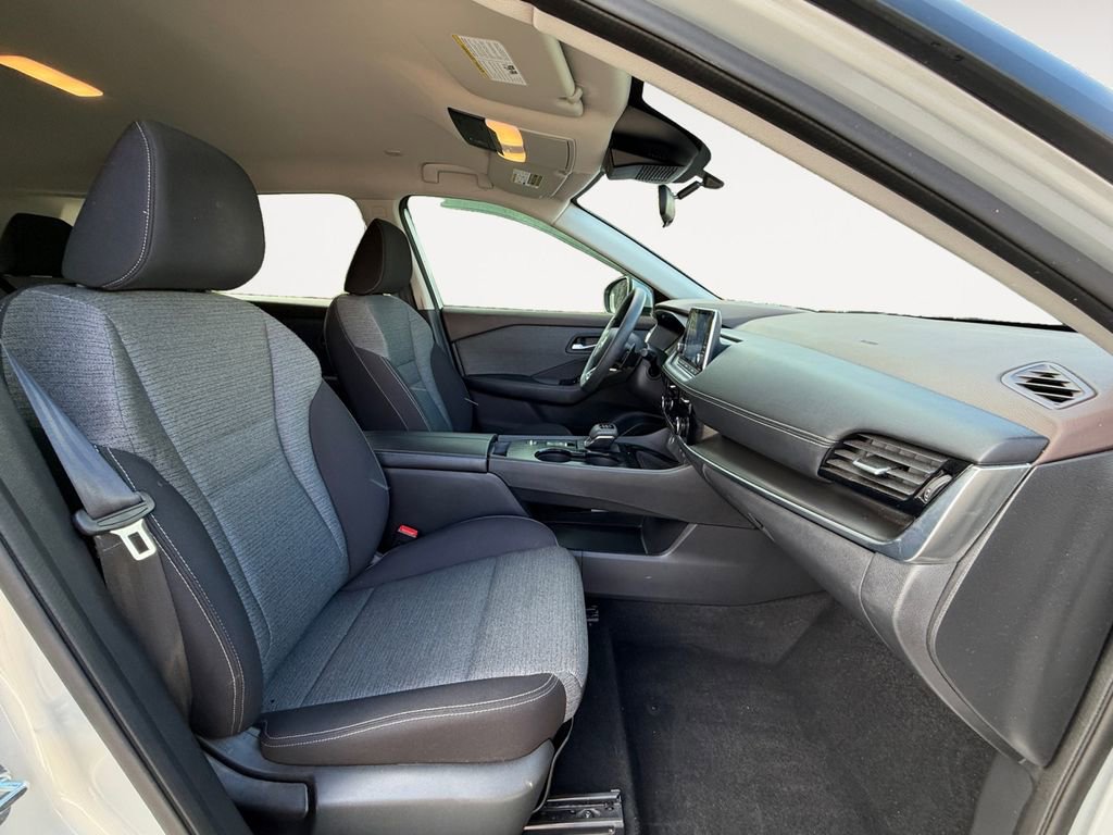 Used 2022 Nissan Rogue SV image 12