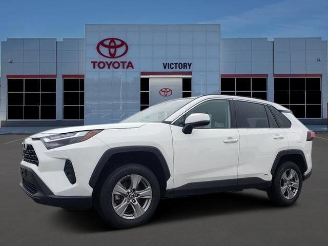 Used 2025 Toyota RAV4 XLE AWD/4WD image 1