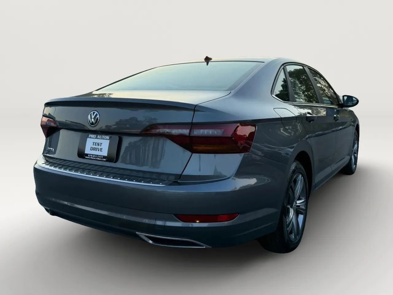 Used 2019 Volkswagen Jetta R-Line w/ R-Line Cold Weather Package FWD image 3