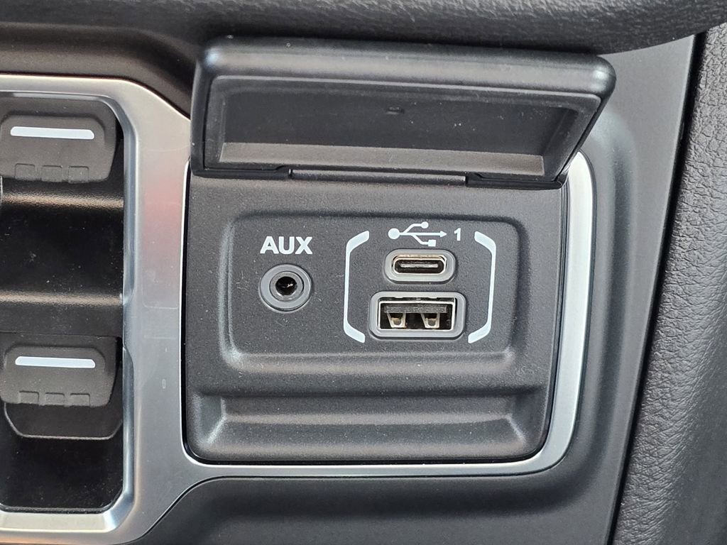 Used 2024 Jeep Wrangler Willys AWD/4WD image 25