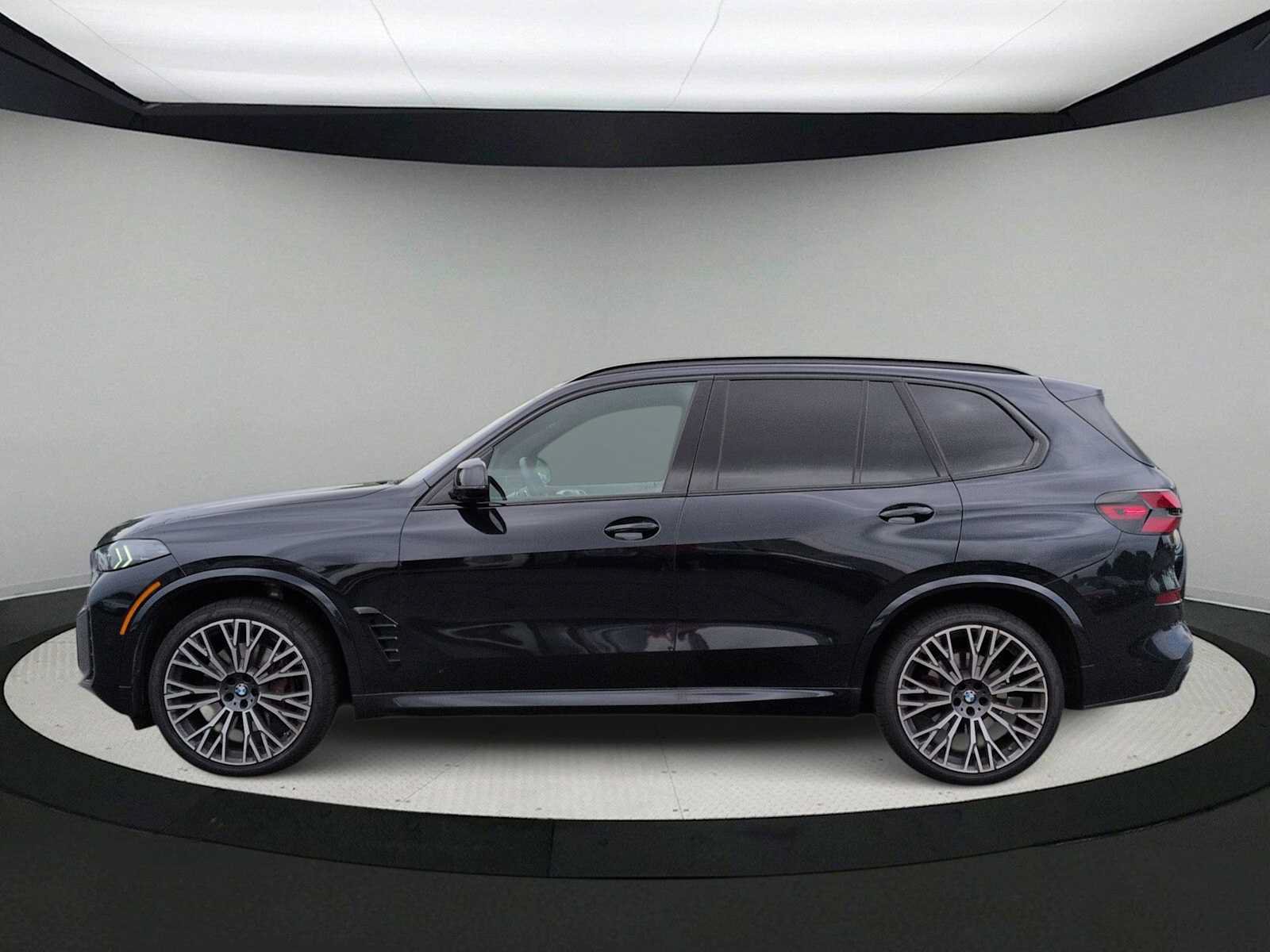 Certified 2026 BMW X5 xDrive40i w/ M Sport Package AWD/4WD image 5
