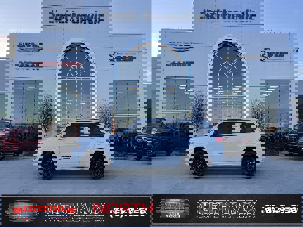 Used 2021 Jeep Grand Cherokee Laredo X image 2