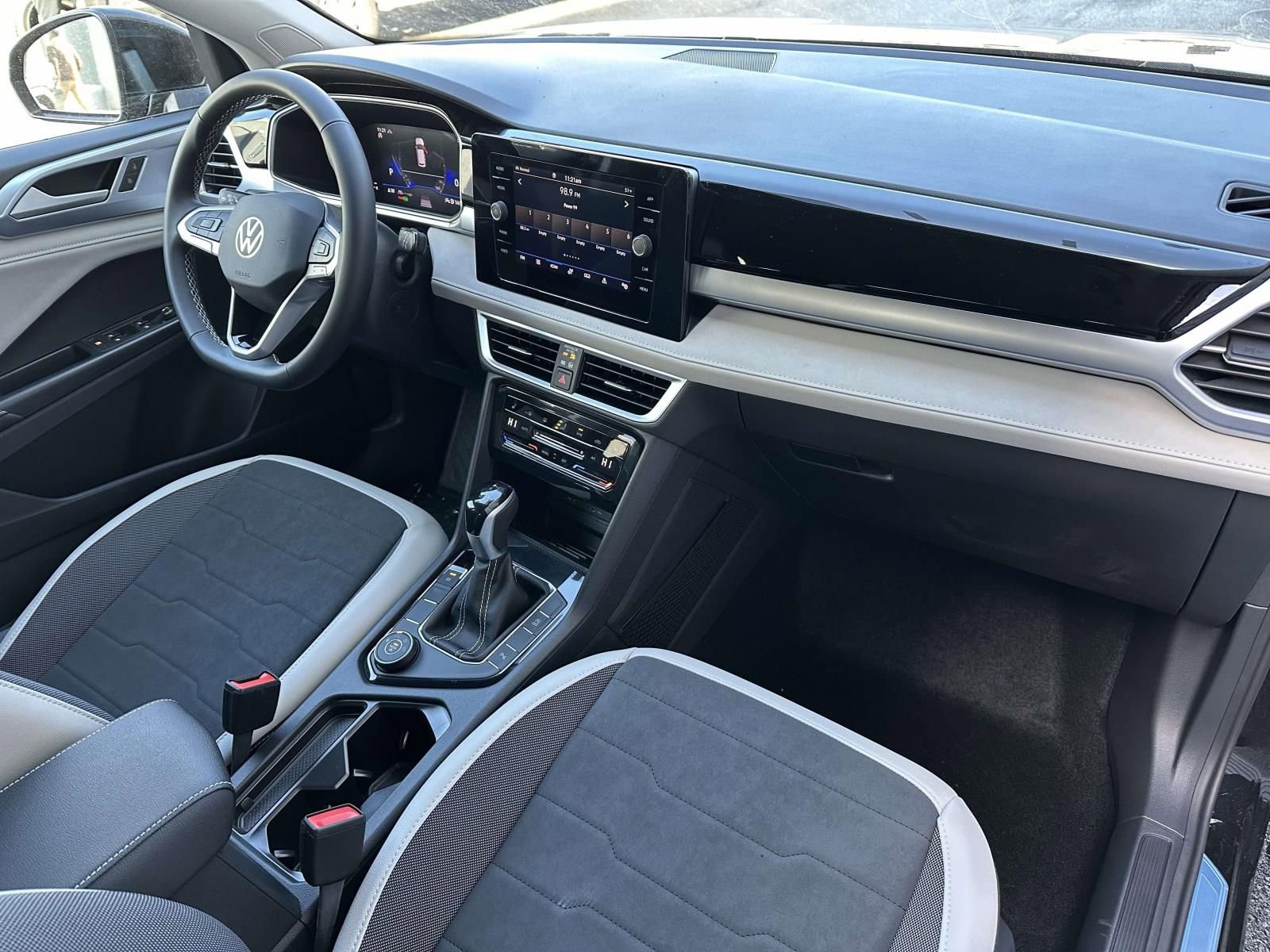 New 2026 Volkswagen Taos SE image 12