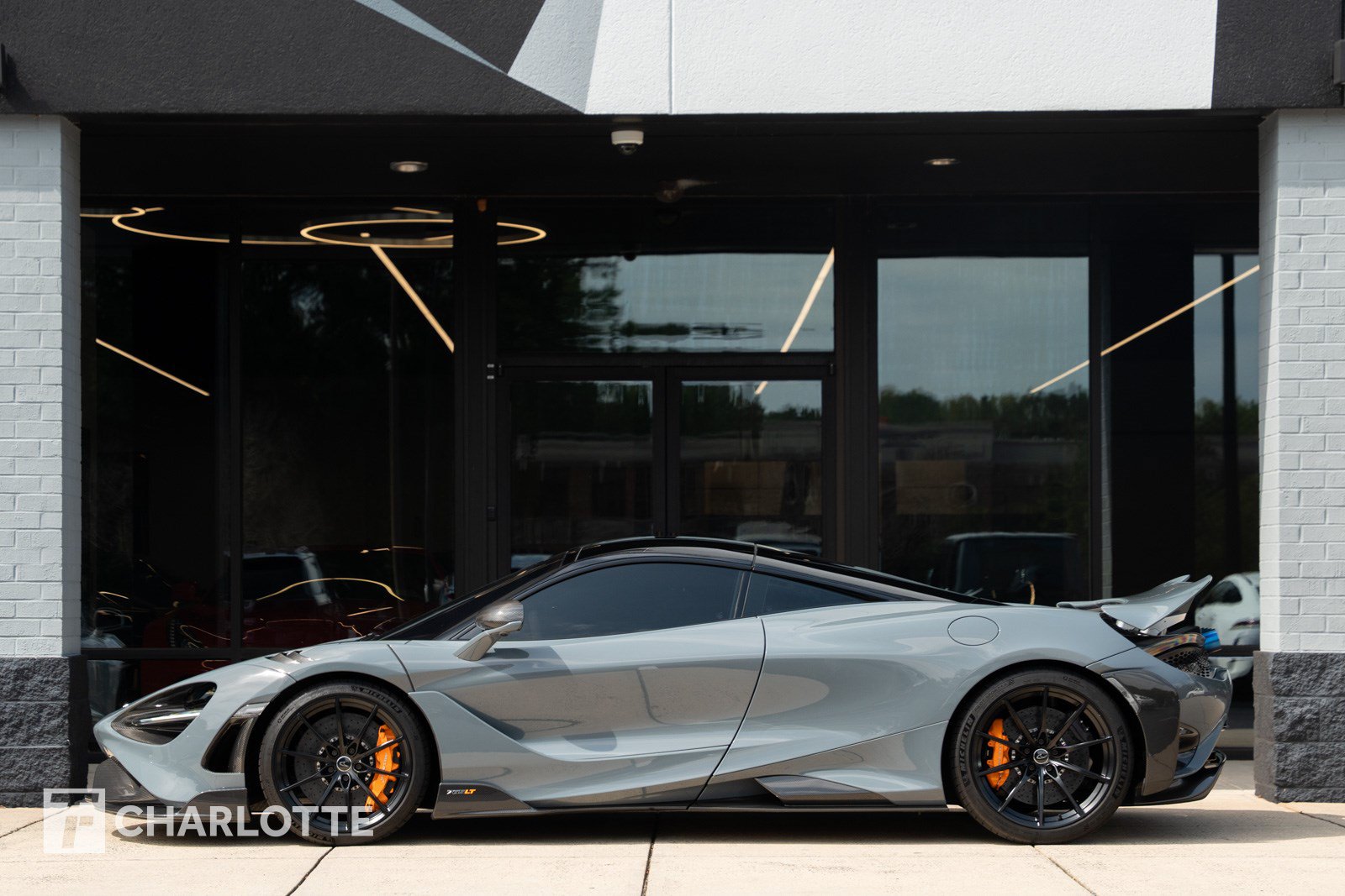 Used 2021 McLaren 765LT RWD image 1