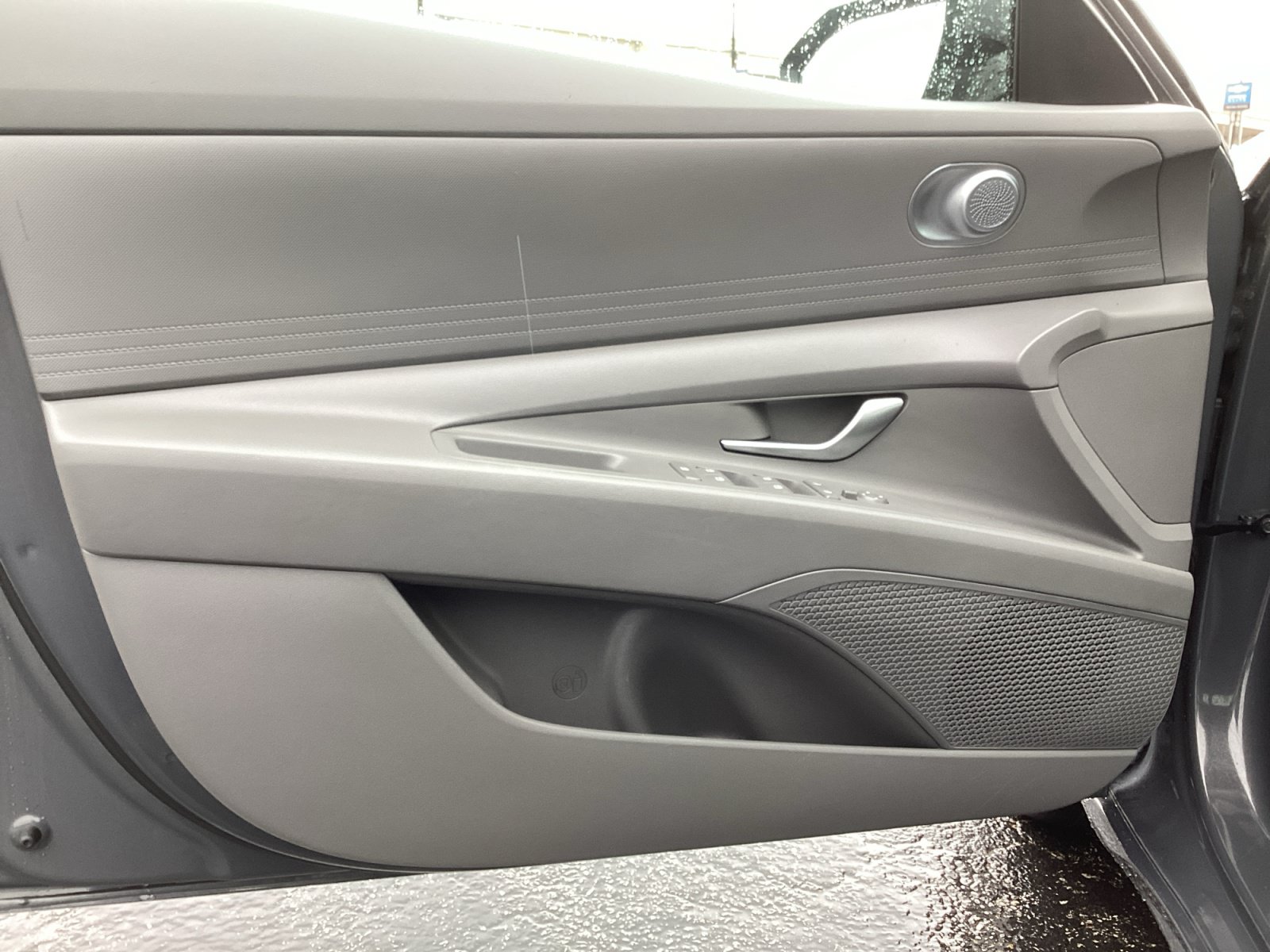 Used 2024 Hyundai Elantra SE FWD image 29