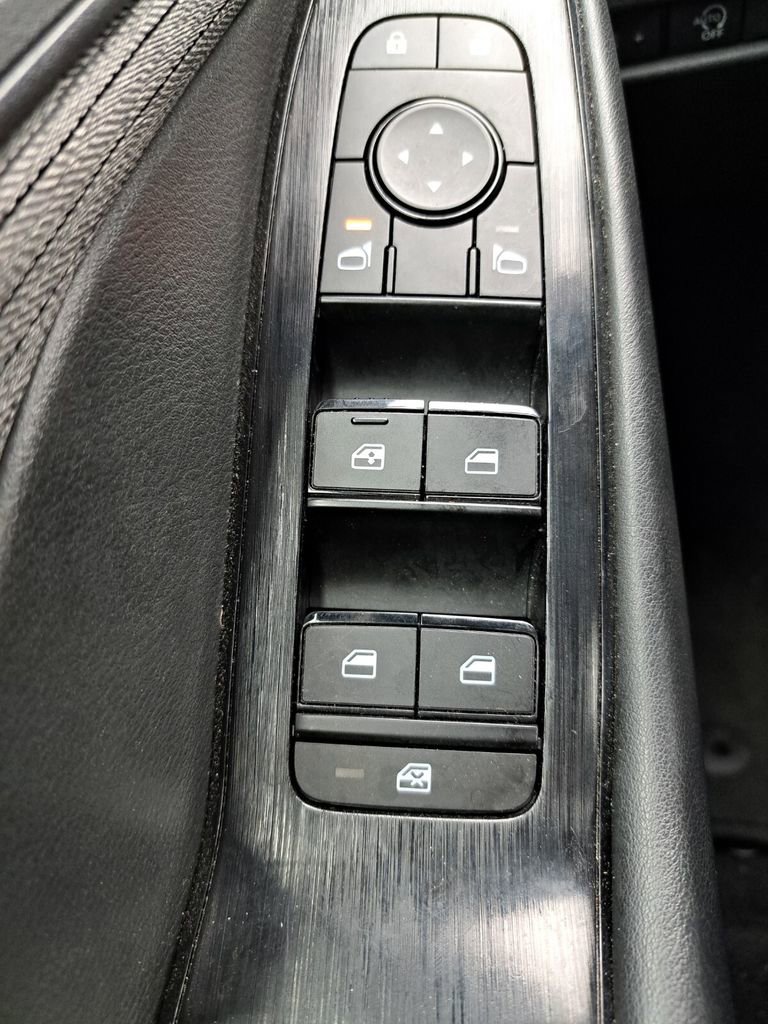 Used 2023 Nissan Rogue S image 14