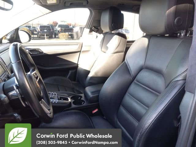 Used 2015 Porsche Macan Turbo image 23