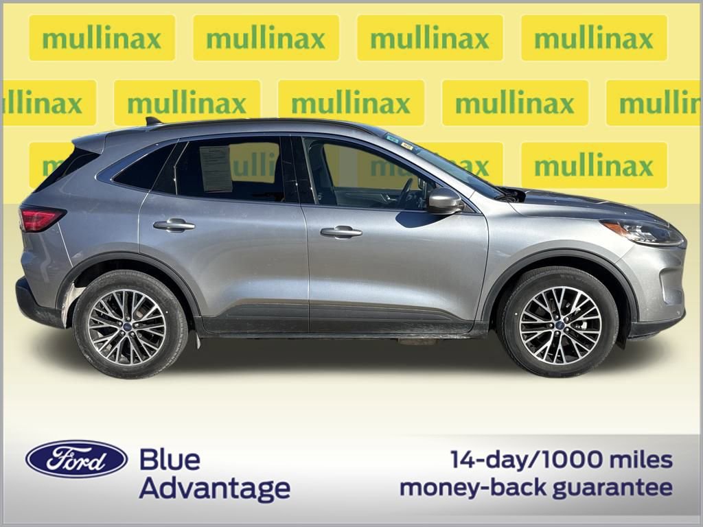 Used 2022 Ford Escape Titanium video 2