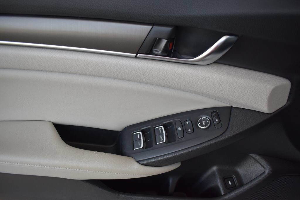 Used 2018 Honda Accord LX image 19