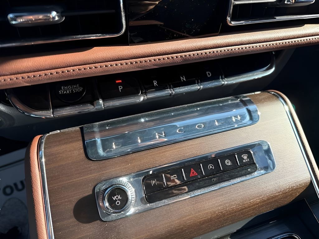 Used 2025 Lincoln Aviator Reserve image 38