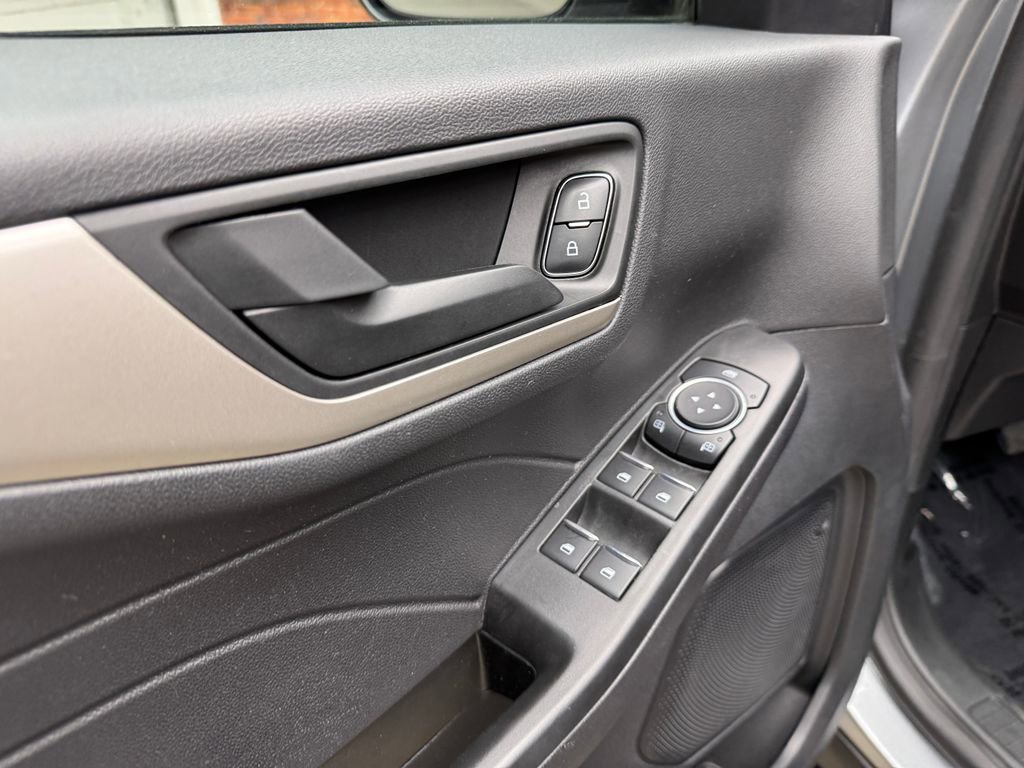 Certified 2022 Ford Escape SE w/ Convenience Package image 9