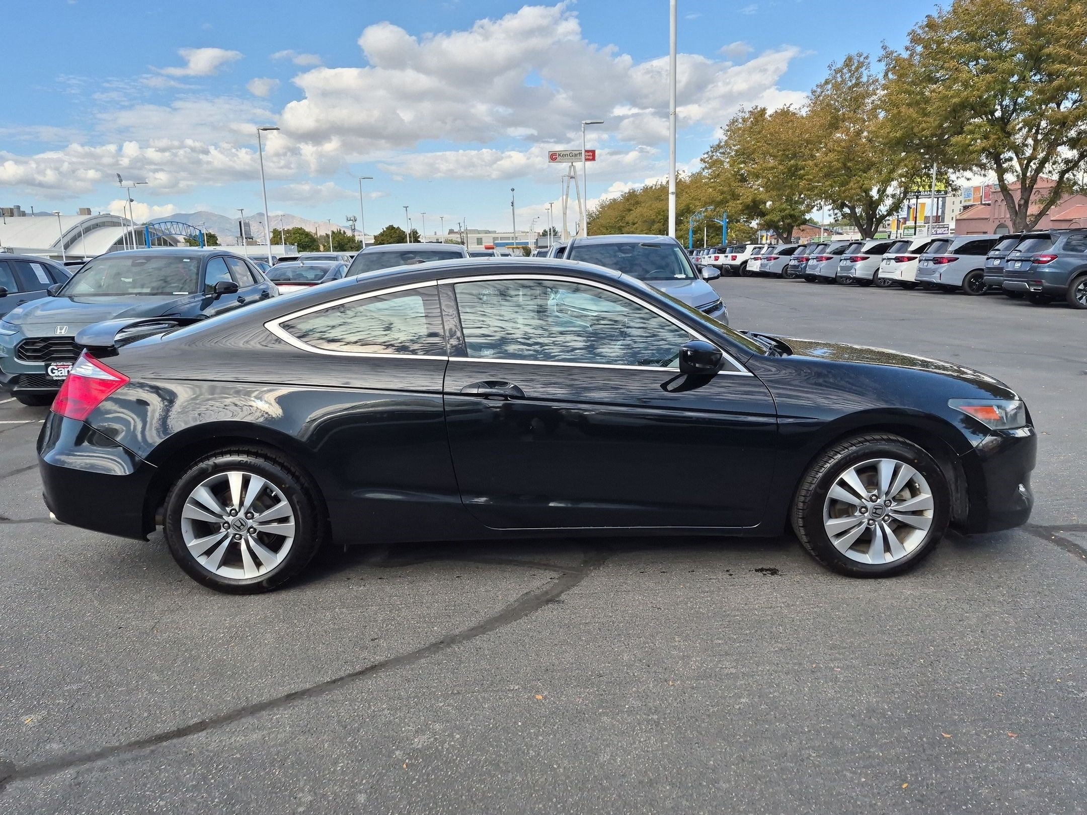 Used 2010 Honda Accord EX-L image 2