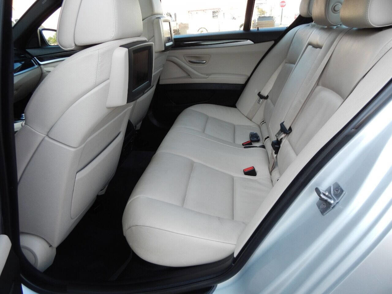 Used 2012 BMW 550i xDrive Sedan image 30