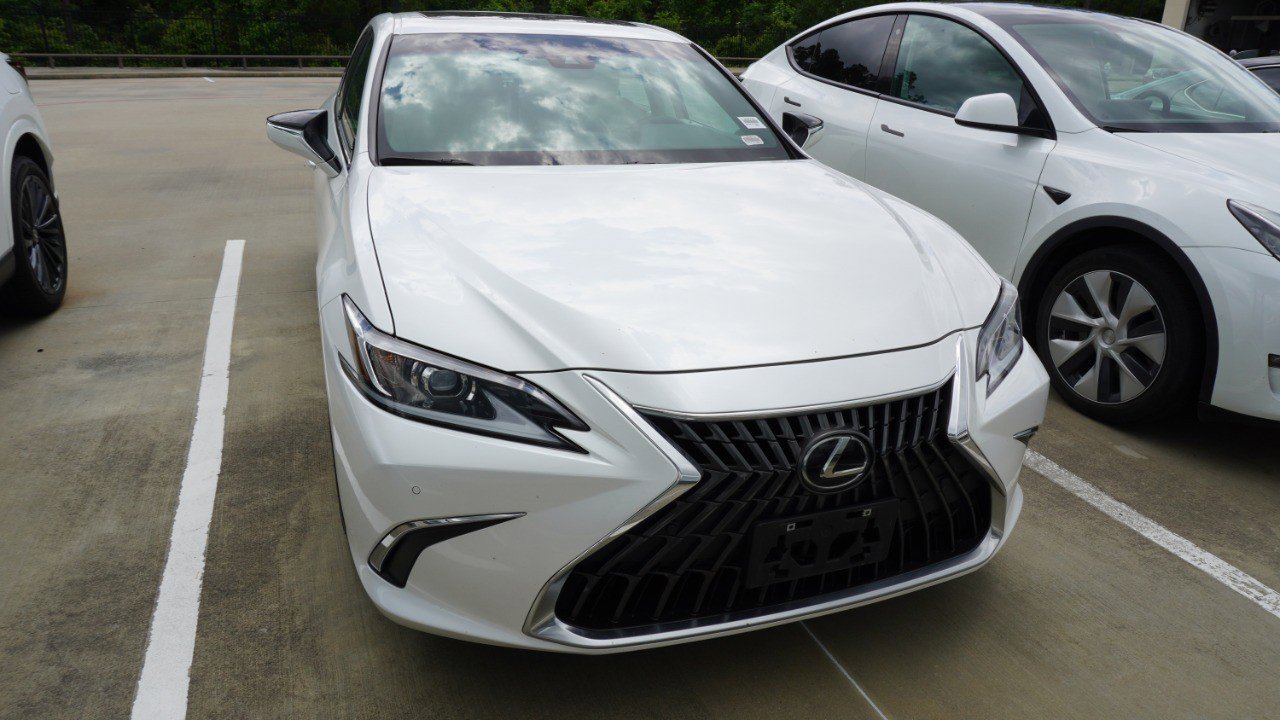 Used 2025 Lexus ES 350 w/ Premium Package FWD image 3