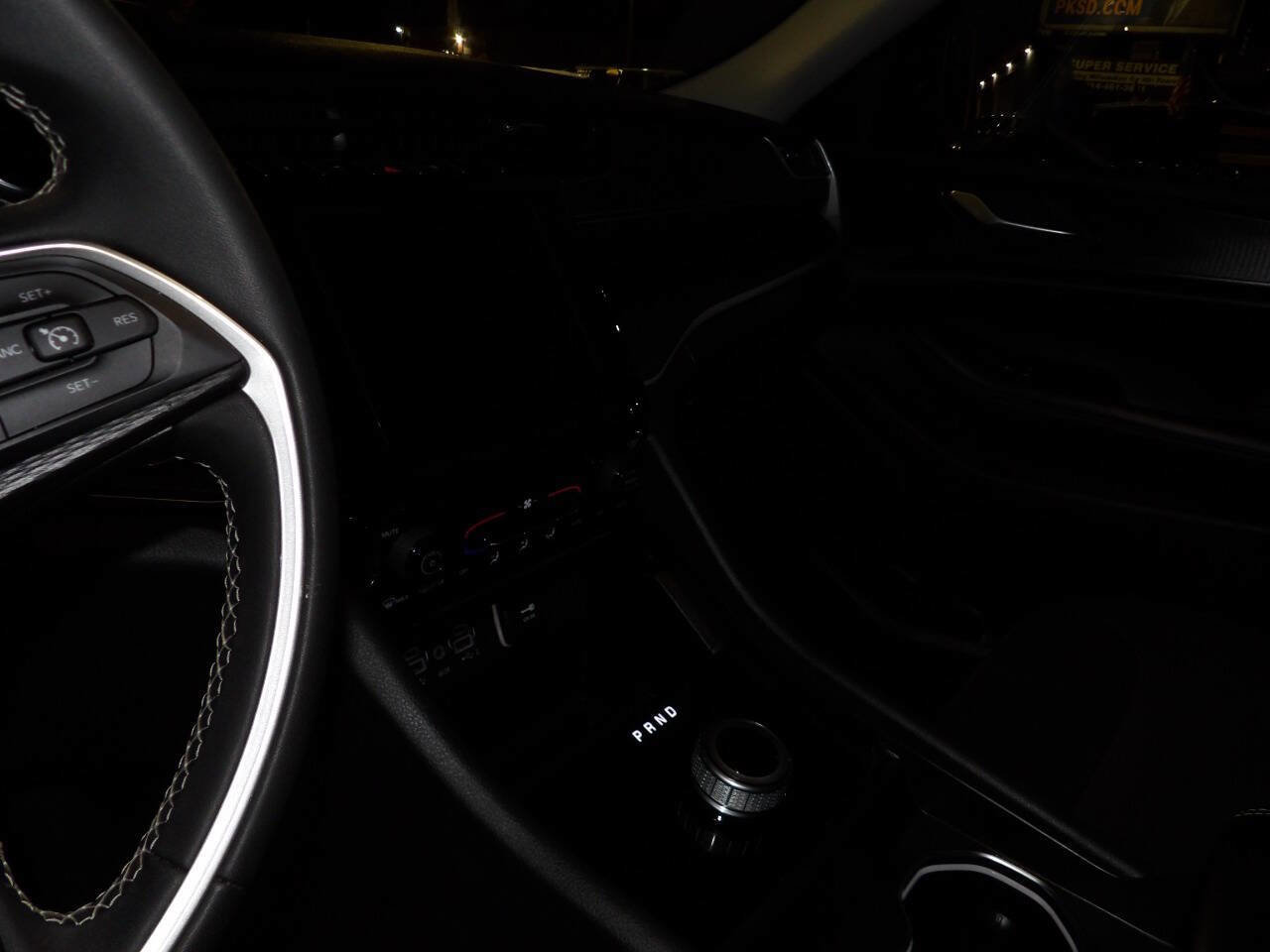 Used 2023 Jeep Grand Cherokee Laredo image 11