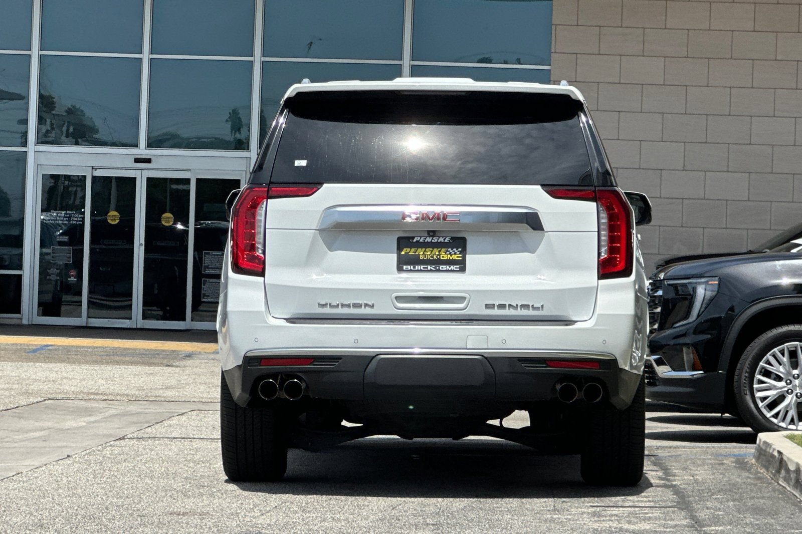 Used 2022 GMC Yukon Denali AWD/4WD image 5