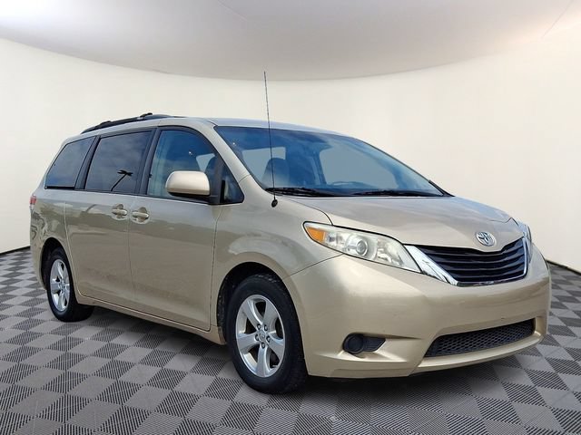 Used 2013 Toyota Sienna LE w/ Towing Pkg