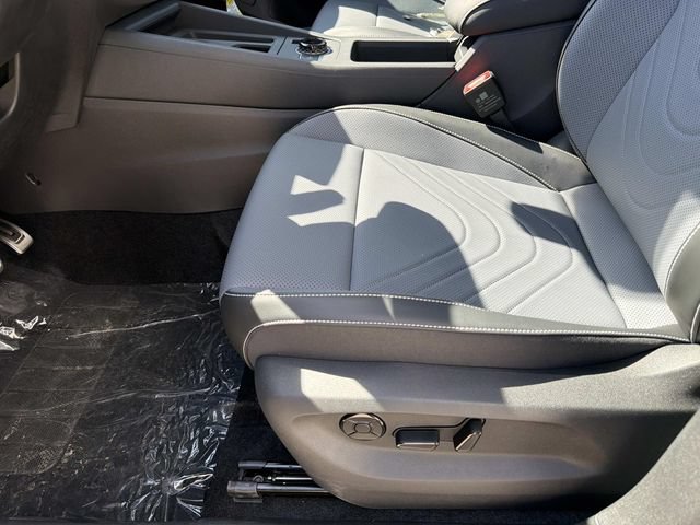 New 2026 Volkswagen Tiguan SE R-Line FWD image 17