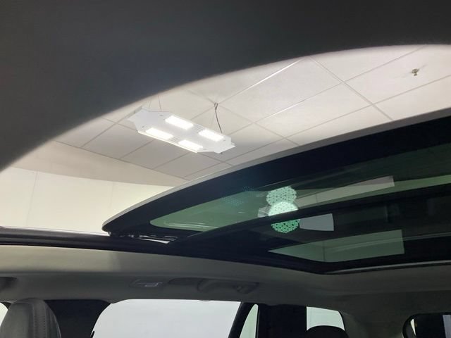 Certified 2025 Volvo XC90 T8 Plus AWD/4WD image 19