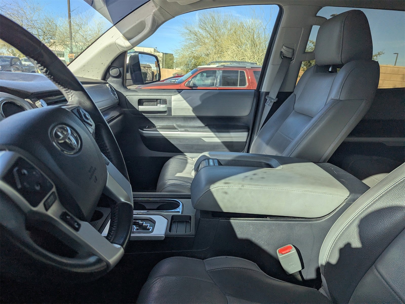 Used 2018 Toyota Tundra Limited w/ Limited Premium Package image 9