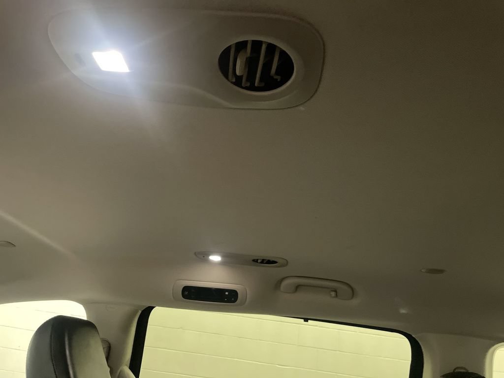 Used 2023 Chrysler Pacifica Touring-L FWD image 14