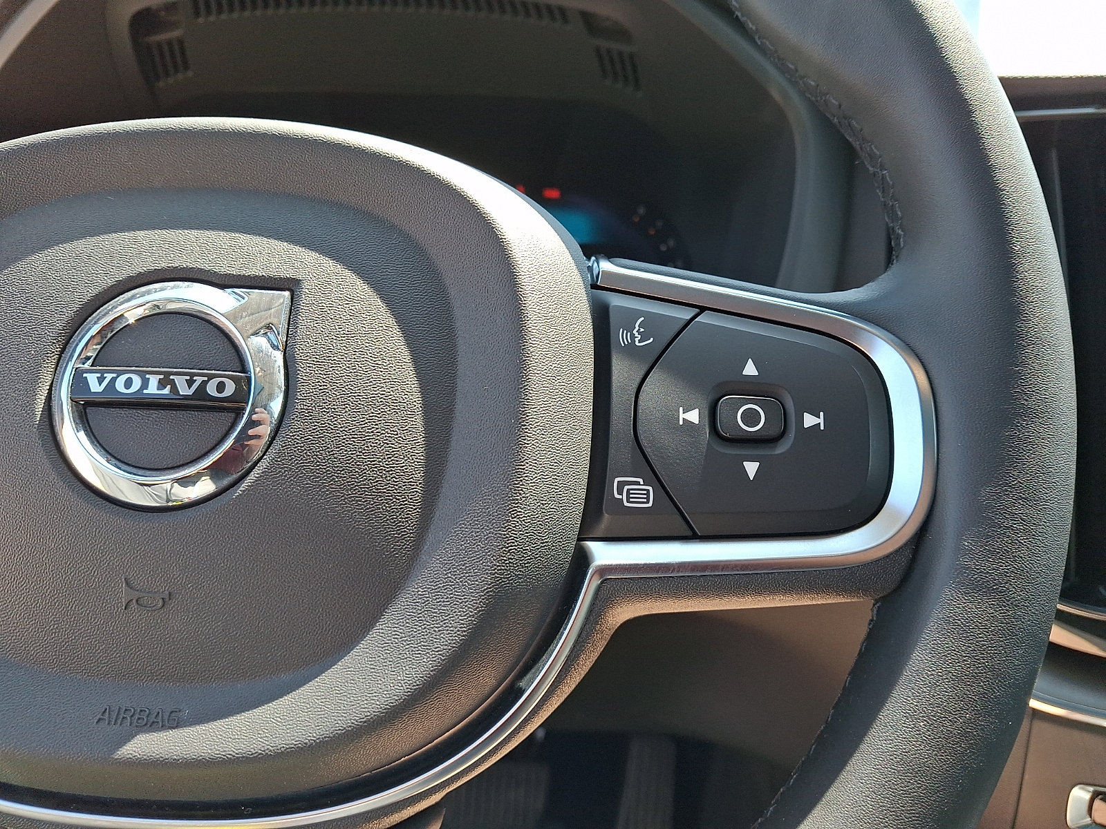 Certified 2024 Volvo XC60 B5 Core w/ Protection Package Premier AWD/4WD image 23