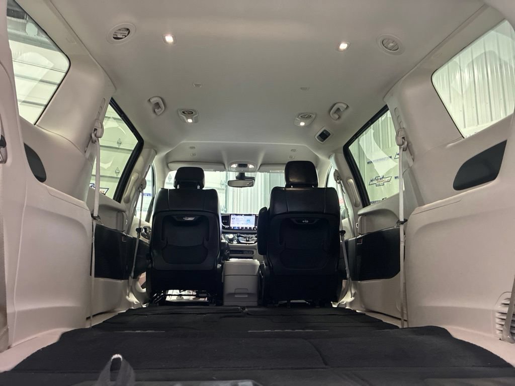 Used 2023 Chrysler Pacifica Touring-L FWD image 33