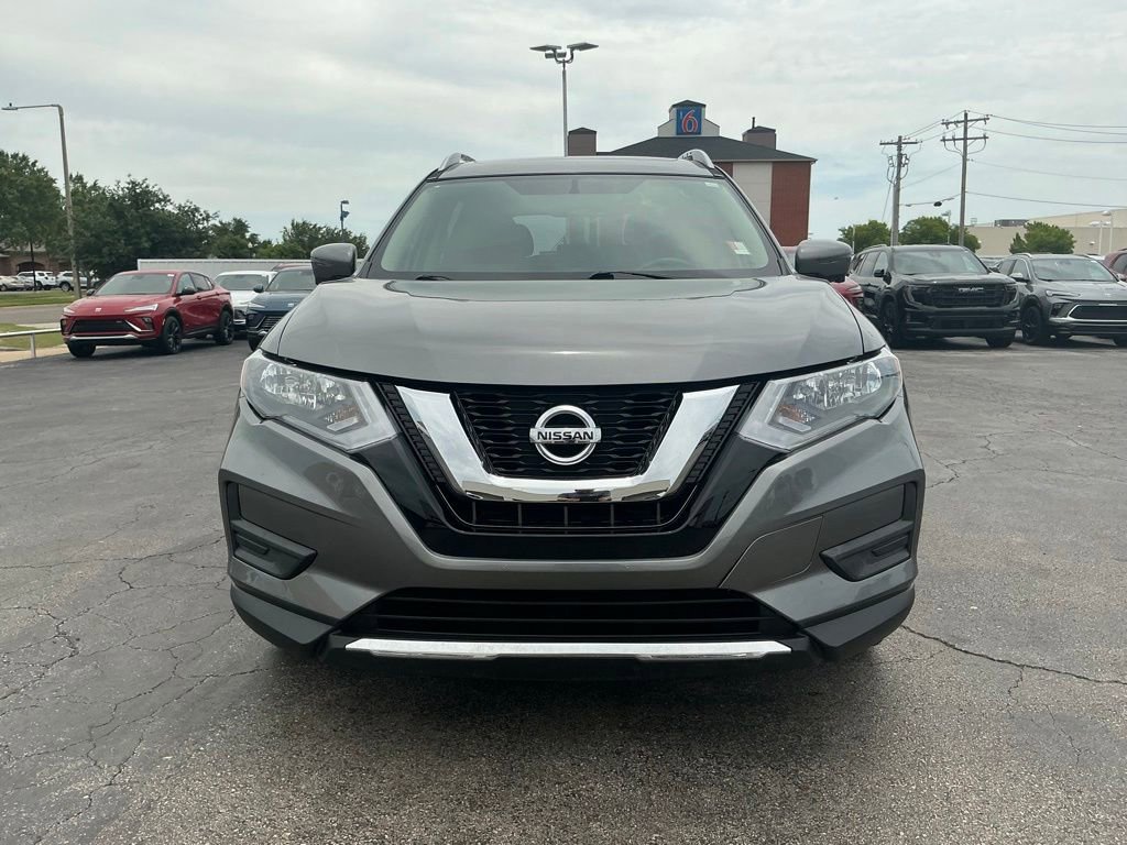 Used 2017 Nissan Rogue SV FWD image 2