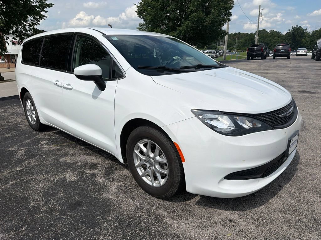 Used 2023 Chrysler Voyager LX FWD image 2