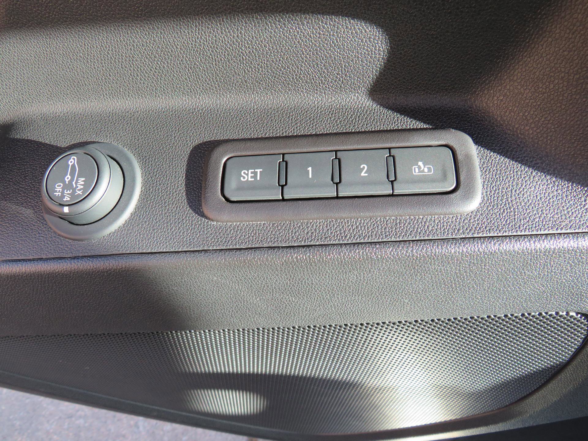 Used 2022 Chevrolet Equinox Premier image 8