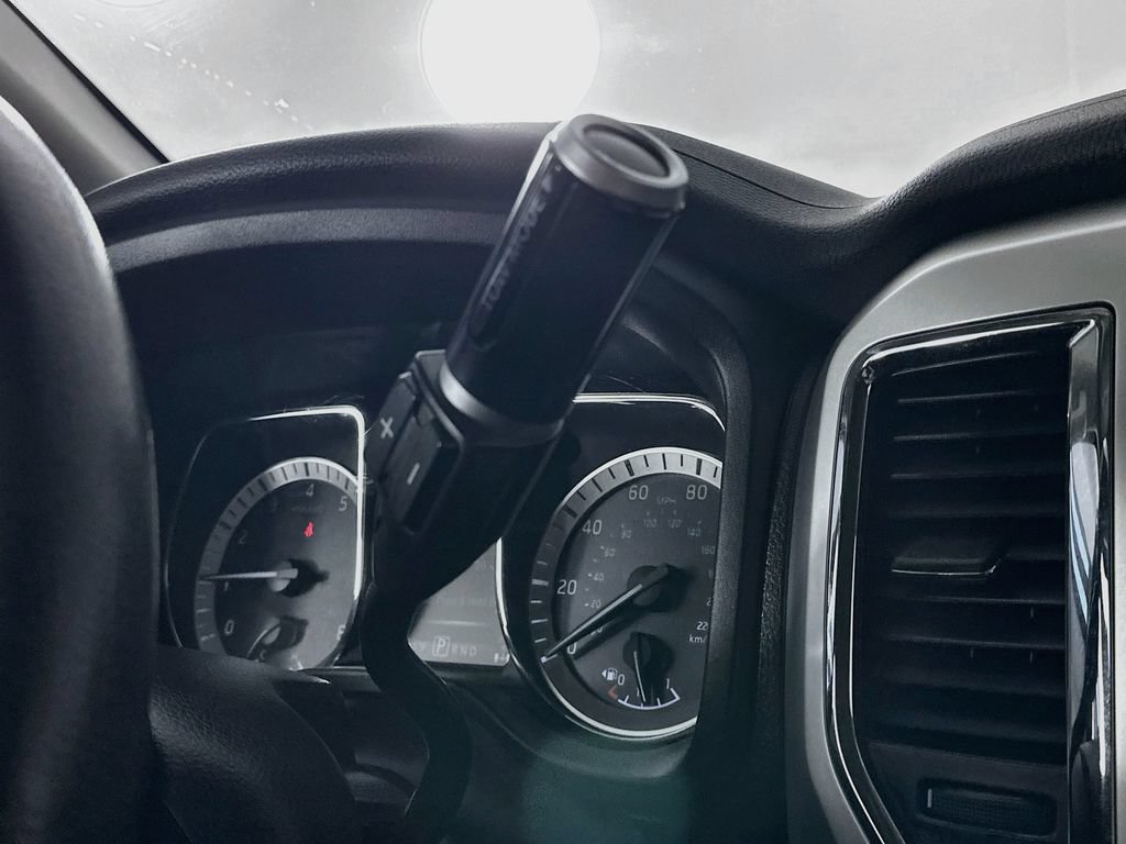 Used 2017 Nissan Titan SV AWD/4WD image 15