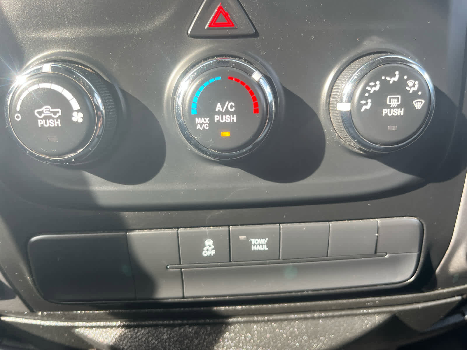 Used 2022 RAM 1500 Classic SLT image 21